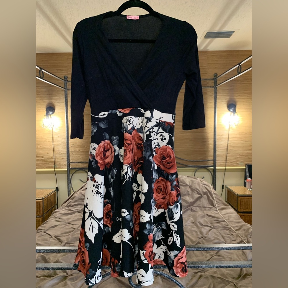 Very cute & Flattering Women’s Black Floral V neck maternity Mini Dress